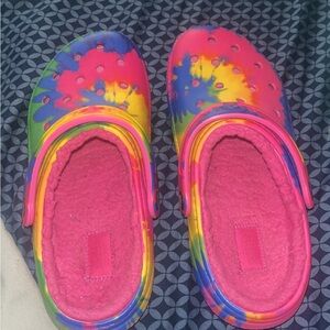 Crocs size 6 women’s worn 2-3 times basically brand new in perfect condition!